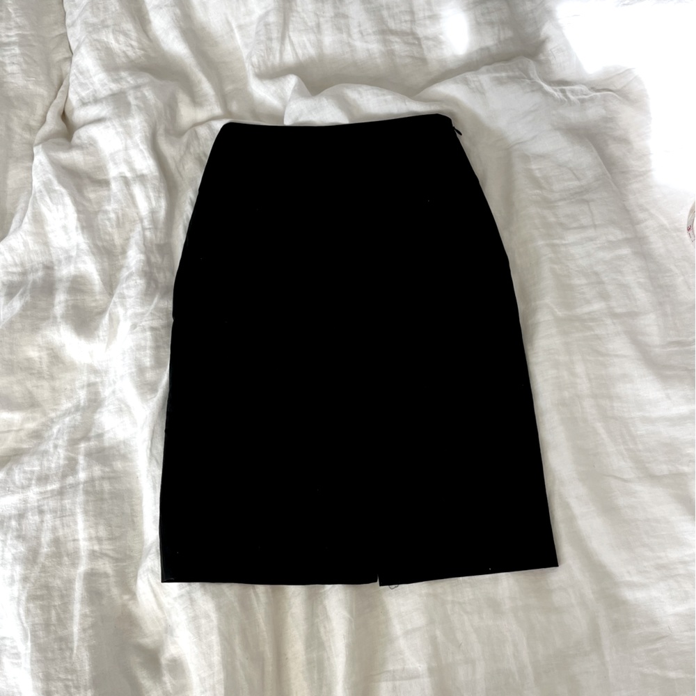 Banana Republic black skirt size 0 made of Italian fabric